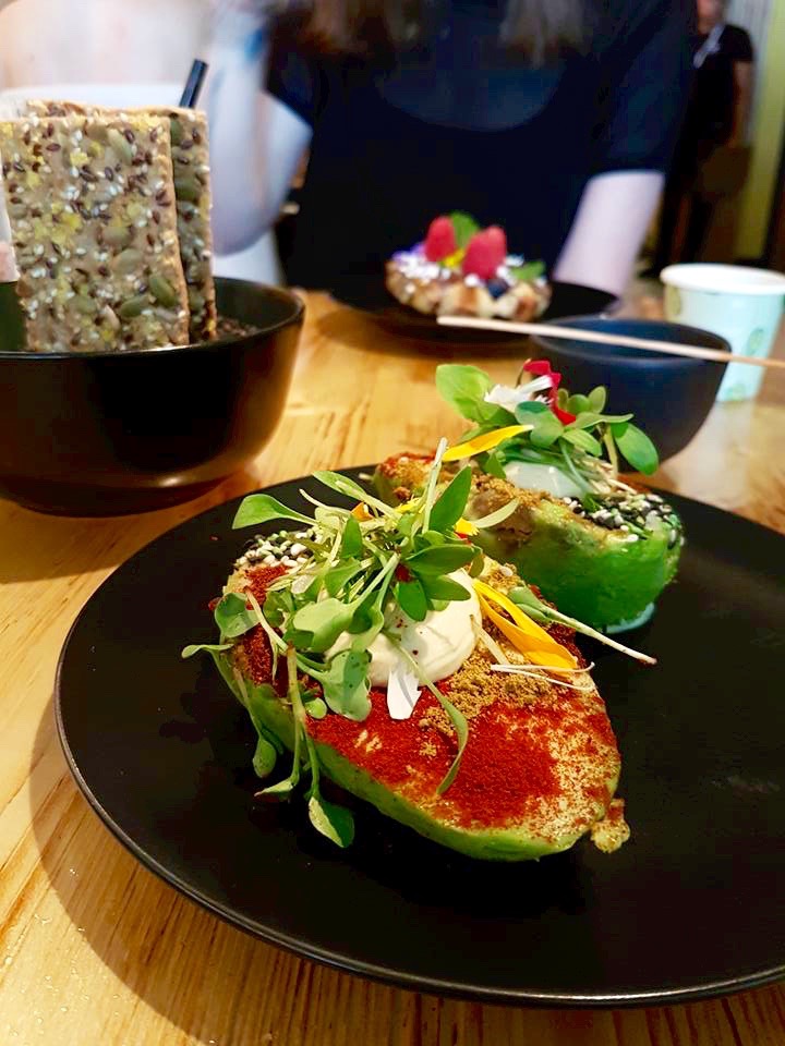 18699843_10209268240559136_8920637403526757342_n